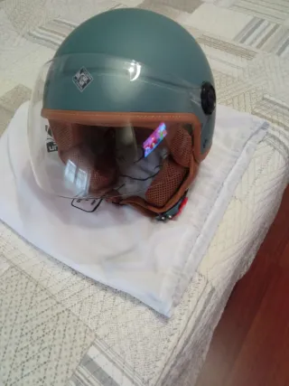 Casco Tucano Urbano Verde y Marrón Para chica