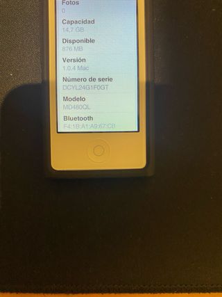 iPod Nano 7ª Gen 16GB Blanco con estuche negro.