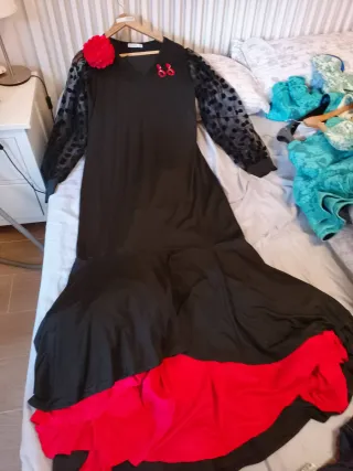 Vestido negro lycra manga popelín lunares