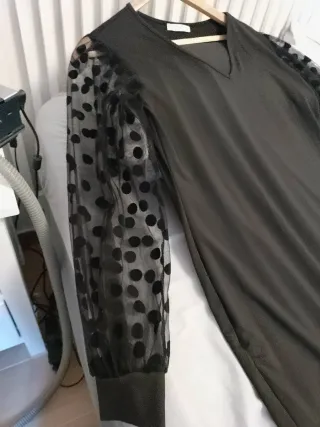 Vestido negro lycra manga popelín lunares