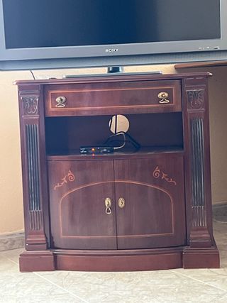 Mueble de madera marrón