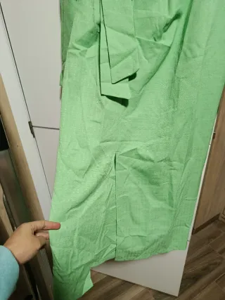 Vestido verde cruzado con cinturón