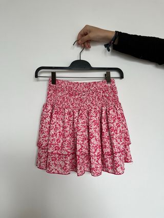 Falda rosa con estampado floral