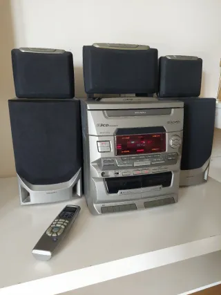 Equipo de música CD, casete y radio