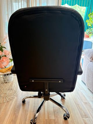 Silla de oficina reclinable y acolchada