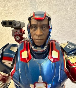 Figura 1/6 Iron Patriot Hot Toys