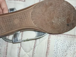 Sandalias plateadas Andarina con pedrería