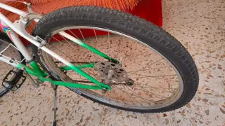Bicicleta Montaña Blanca y Verde