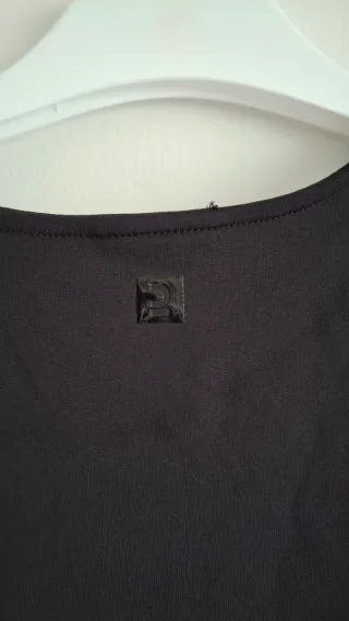 Top deporte negro sin mangas