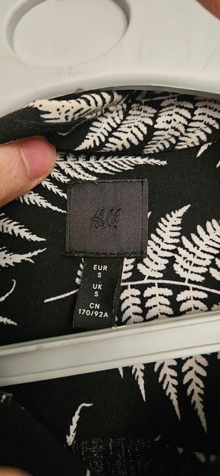 Camisa estampada hojas hombre