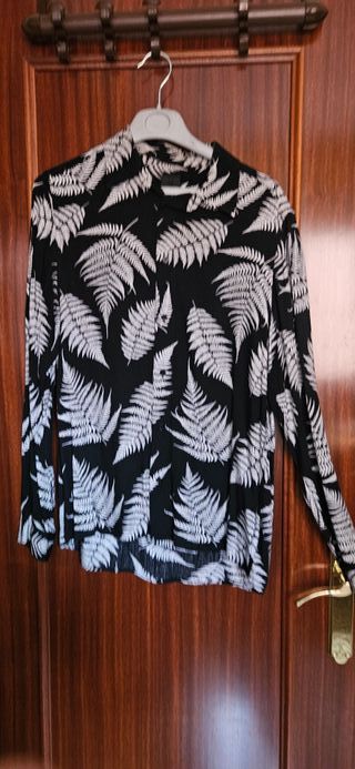 Camisa estampada hojas hombre