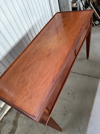 Consola antigua de madera