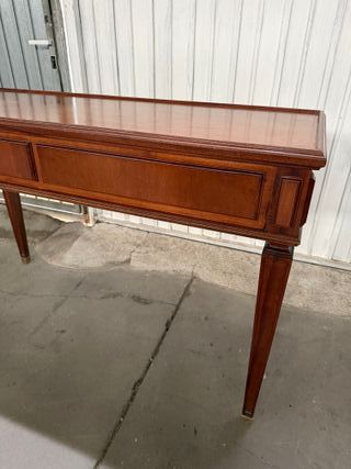 Consola antigua de madera