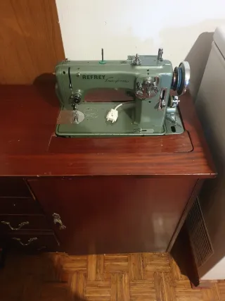 Máquina de coser Refrey Transforma
