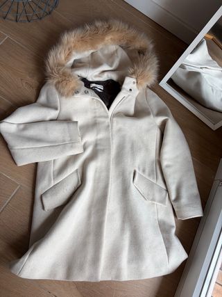 Trenca Mango Beige con Capucha de Pelo