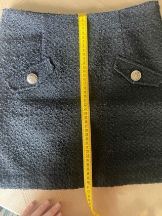 Falda negra tweed botones dorados