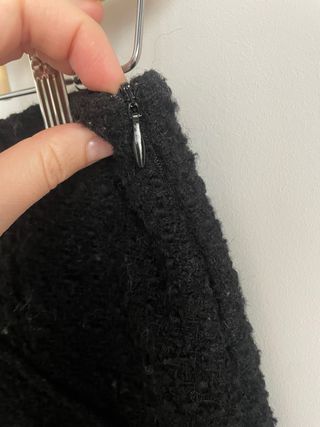 Falda negra tweed botones dorados