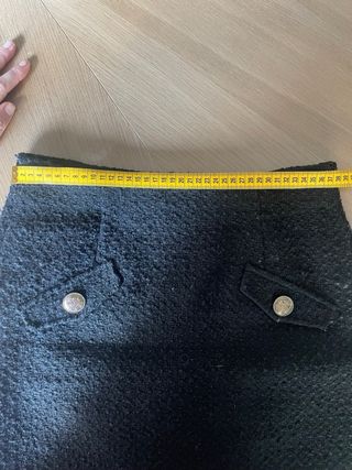 Falda negra tweed botones dorados