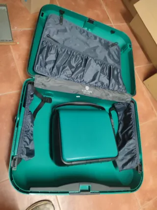 Maleta de viaje y neceser duro con ruedas