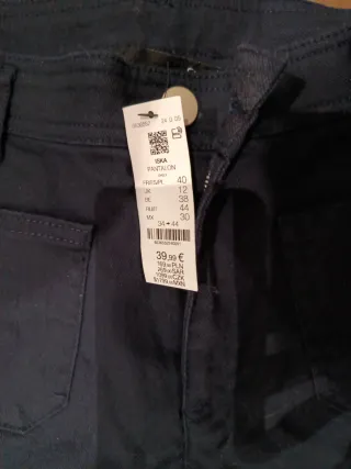 Pantalones acampanados Etam negros