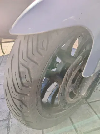 SYM Joymax 125cc Scooter Gris