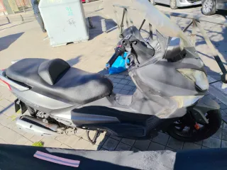 SYM Joymax 125cc Scooter Gris