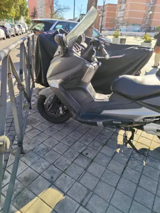 SYM Joymax 125cc Scooter Gris