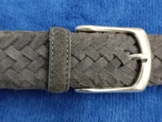 Cintura iuomo in pelle scamosciata grigia intrecci