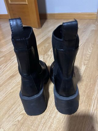 Botín Mango Suela Track Negro