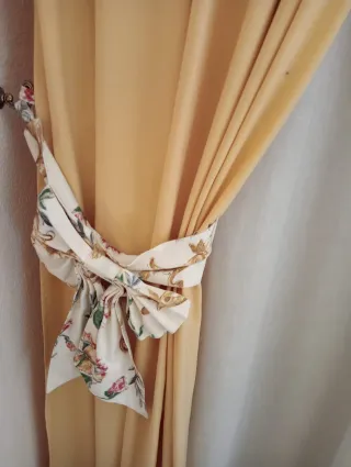 Cortinas beige y grises de tela