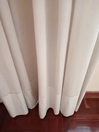 Cortinas beige y grises de tela