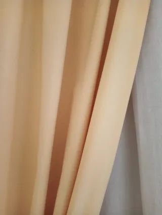 Cortinas beige y grises de tela