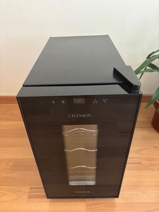 Vinoteca Taurus 8 botellas en color negro