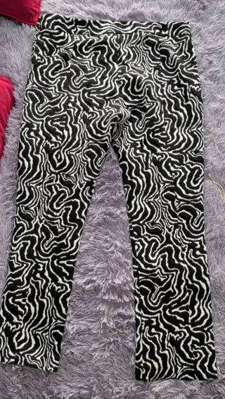 Pantalón Zara estampado cebra