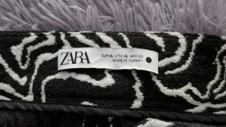 Pantalón Zara estampado cebra