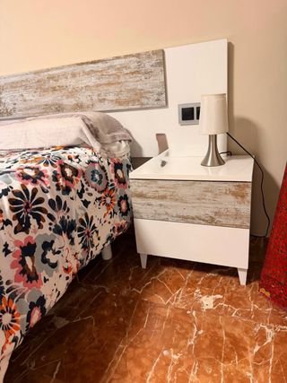 Cabecero de cama madera.