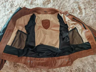 Chaqueta de piel marrón