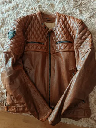 Chaqueta de piel marrón