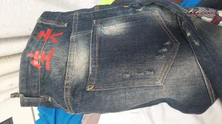 DSQUARED2 Vaqueros con bordado Samurai