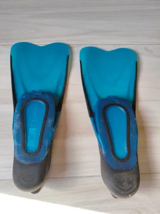 Aletas de buceo azules