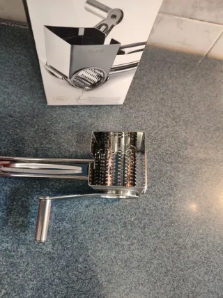 Rallador de queso IBILI metálico