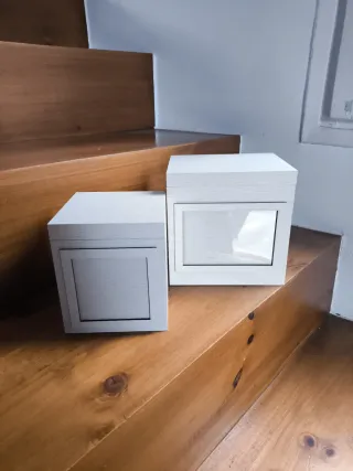 2 Cajas de Almacenaje Grises y Blancas