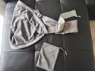Portabebés gris con bolsa