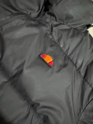 Chaquetón acolchado Ellesse negro
