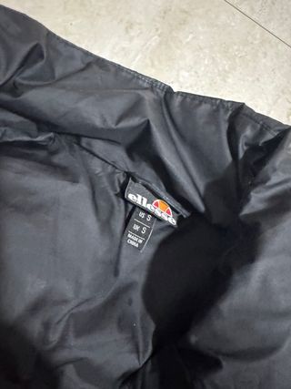 Chaquetón acolchado Ellesse negro