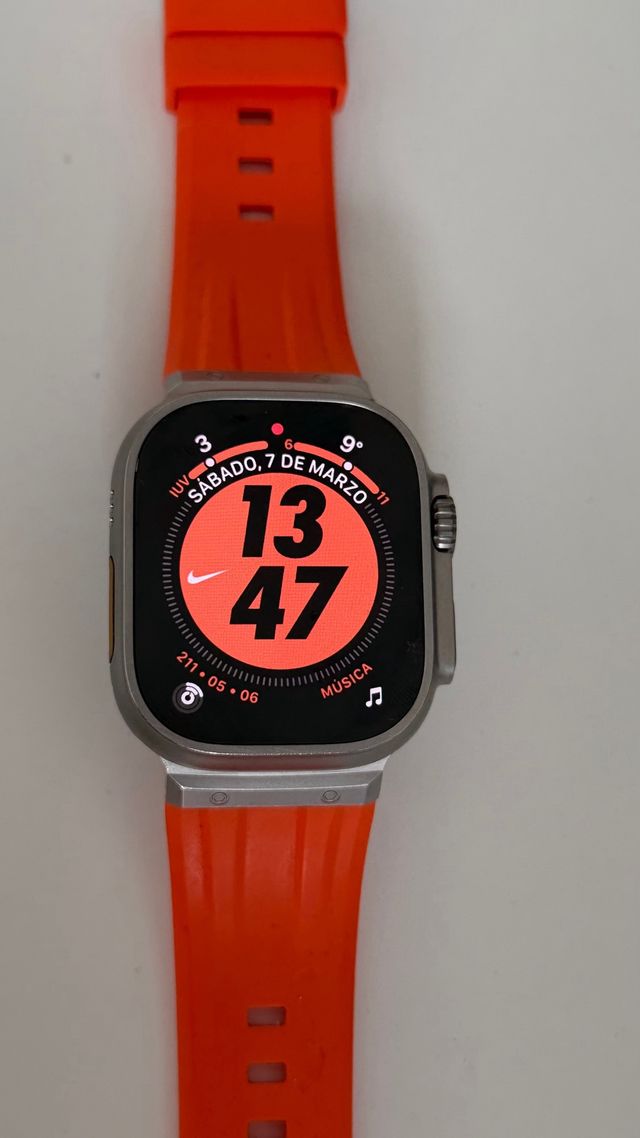Apple Watch Ultra con correas naranja y más