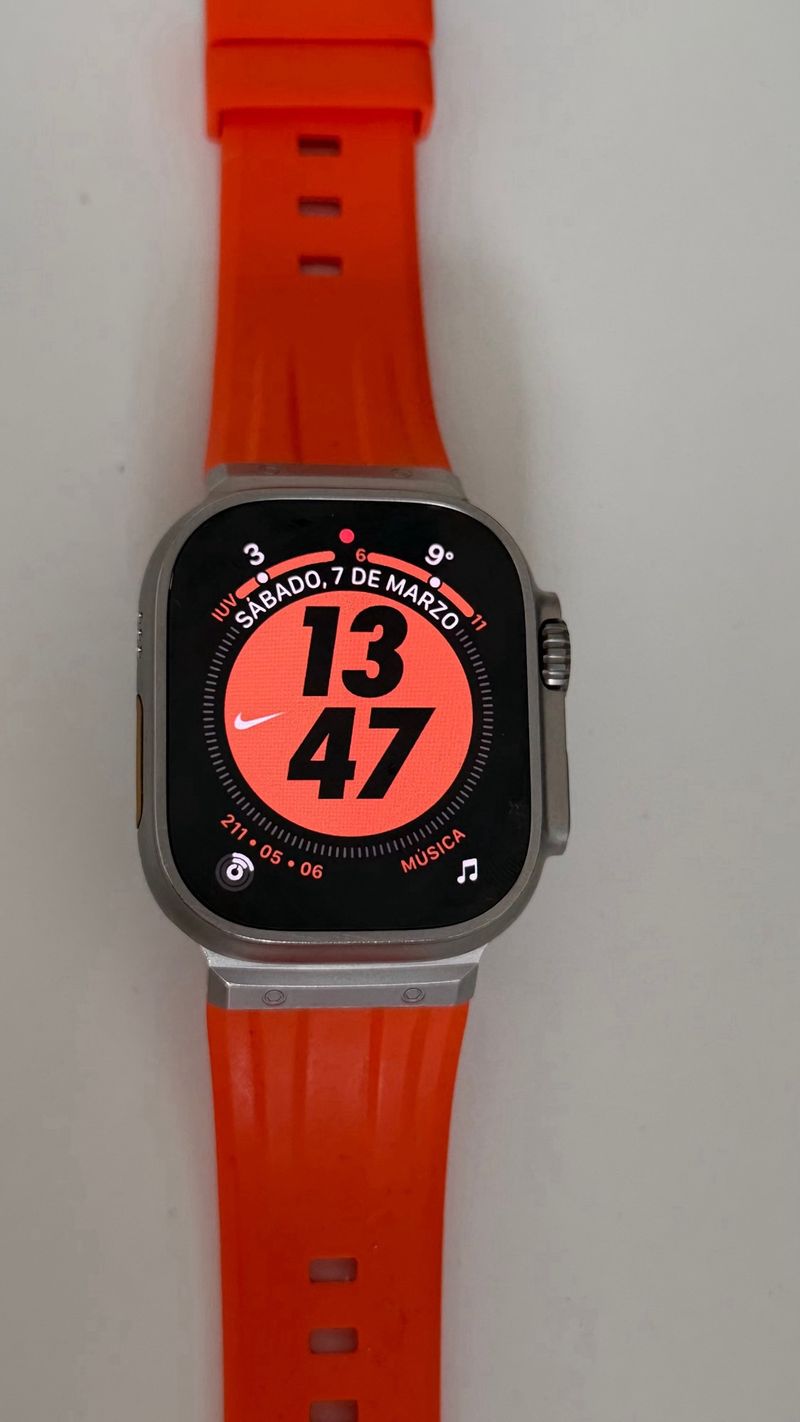 Apple Watch Ultra con correas naranja y más afbeelding 10