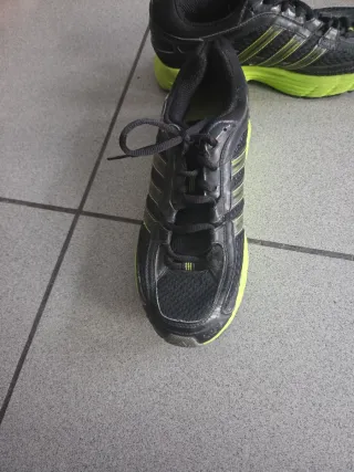 Zapatillas Adidas Negras y Verdes