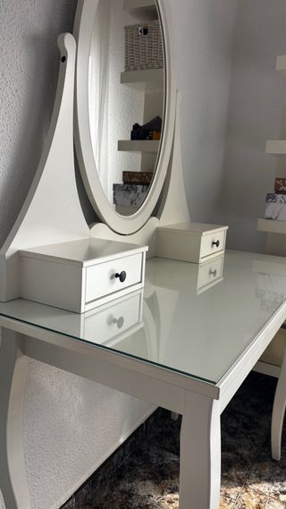 Tocador HEMNES Ikea con Espejo Ovalado