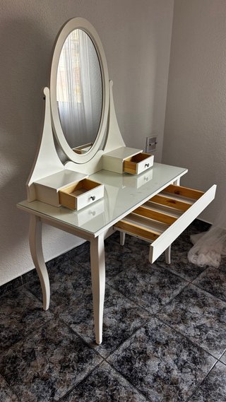 Tocador HEMNES Ikea con Espejo Ovalado